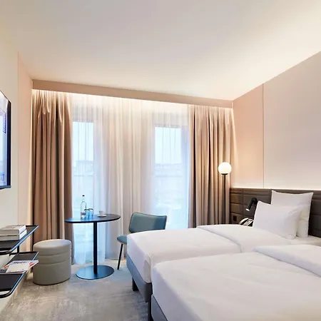 Novotel Hamburg Central Station-3